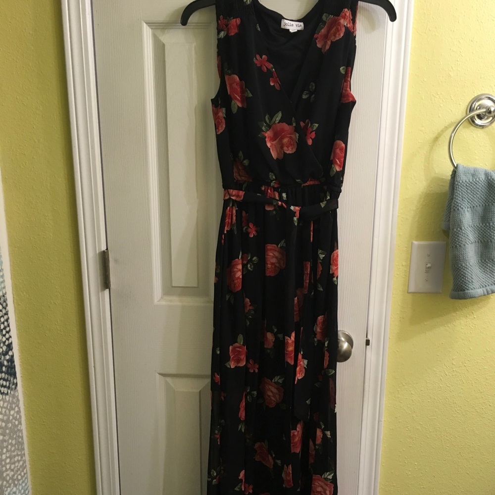 Maxi dress black with red roses